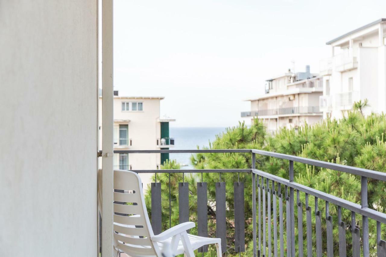 Blu Star Hotel Gabicce Mare Bagian luar foto