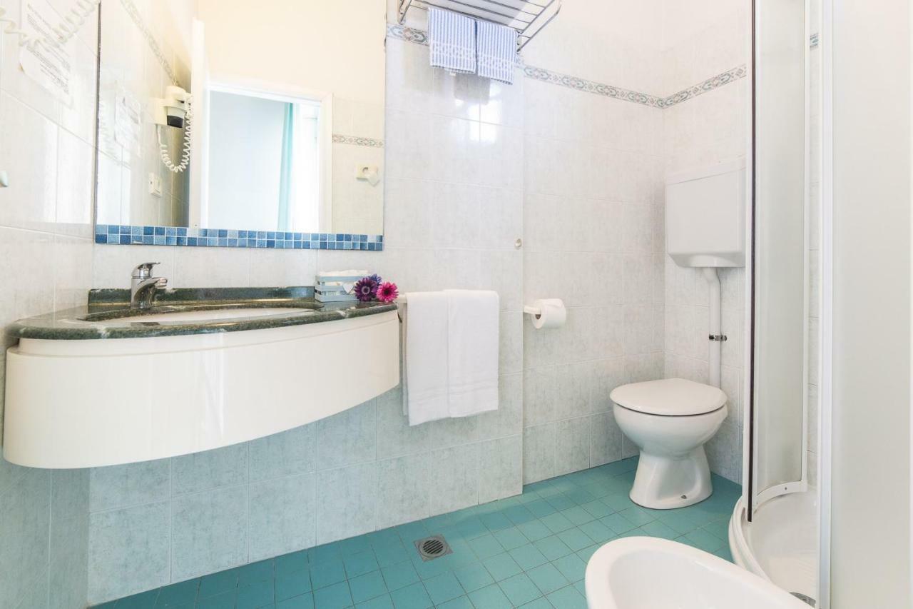 Blu Star Hotel Gabicce Mare Bagian luar foto